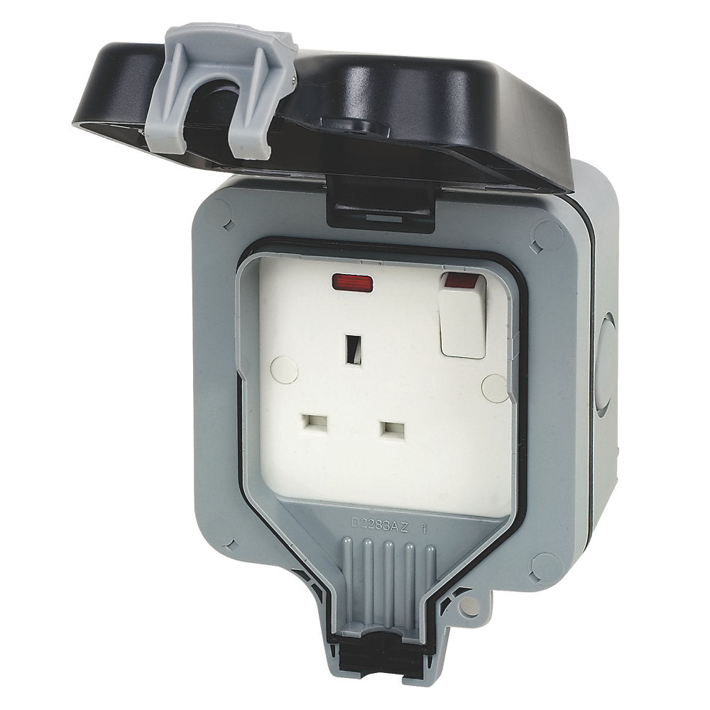 BG Storm  Weatherproof 13A 1 Gang Switch Socket WP21
